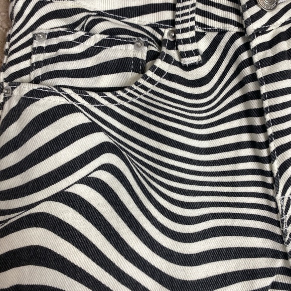 ⭐️NEW FOREVER 21 Premium Black and White Illusion Straight Leg Jeans - Picture 4 of 6